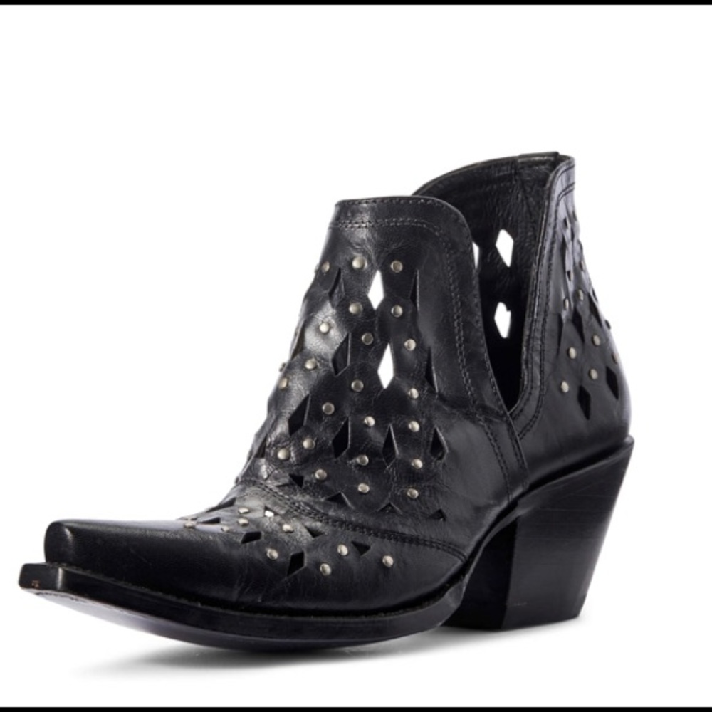 Ariat Dixon Studded booties 9.5